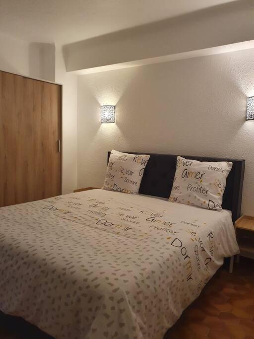 Appartement F3 Meuble Et Equipe Сен-Сиприен Экстерьер фото