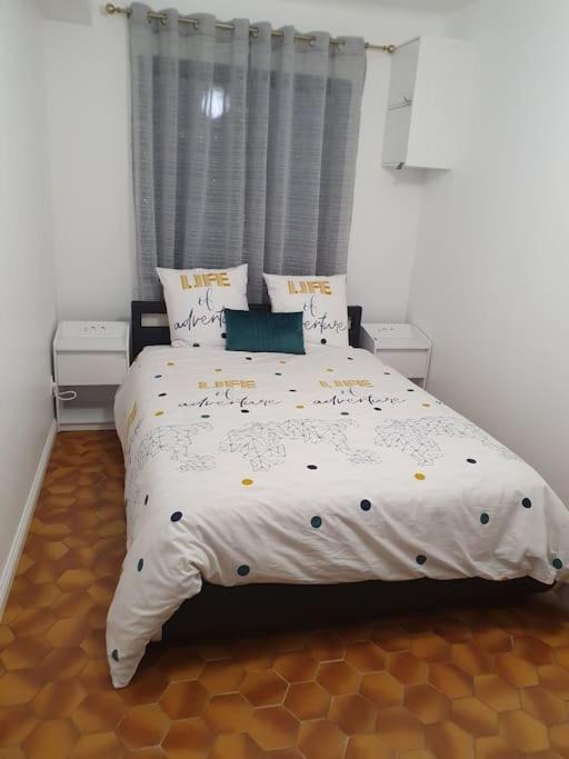Appartement F3 Meuble Et Equipe Сен-Сиприен Экстерьер фото