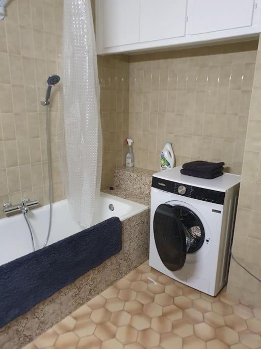 Appartement F3 Meuble Et Equipe Сен-Сиприен Экстерьер фото