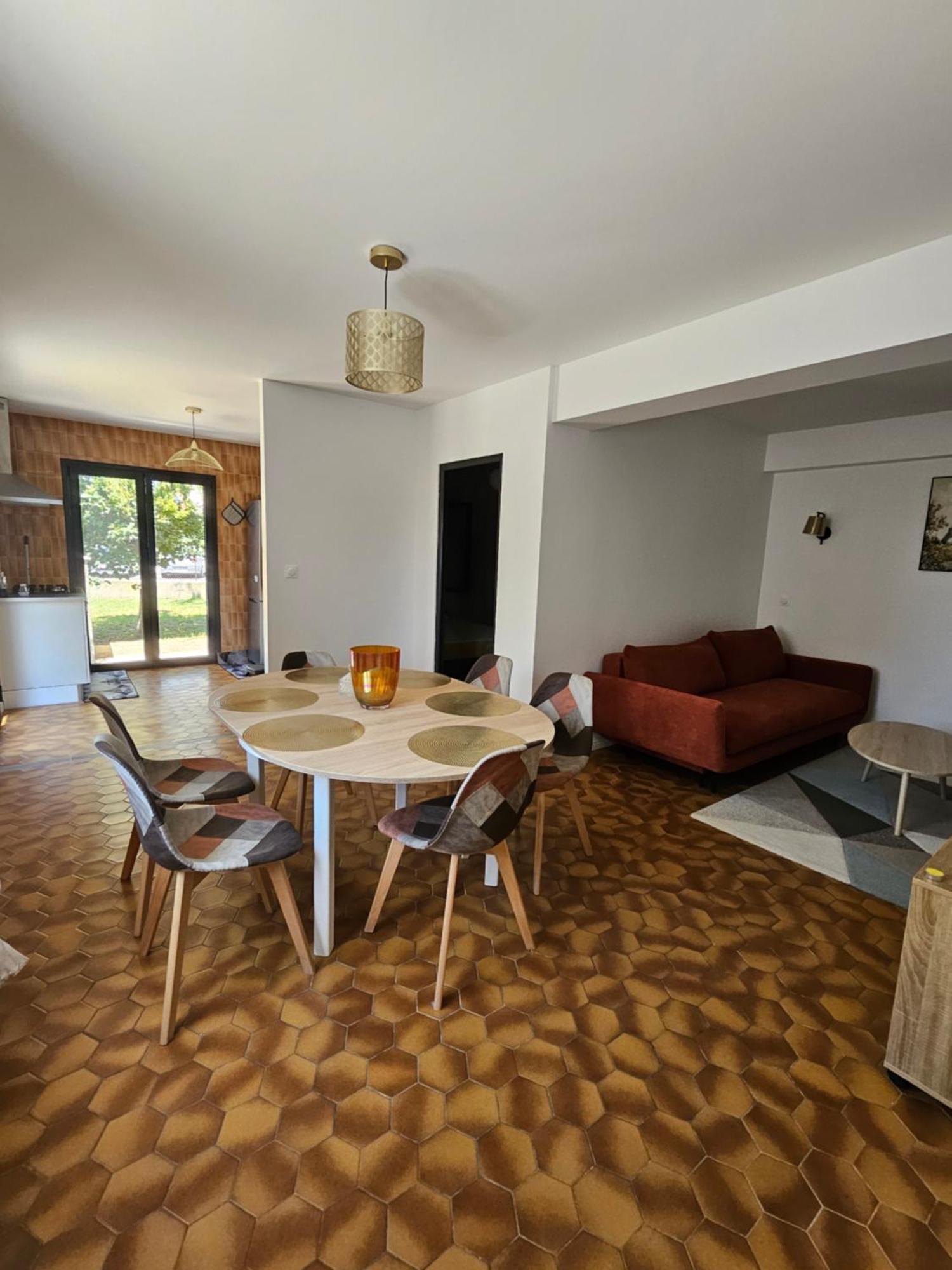 Appartement F3 Meuble Et Equipe Сен-Сиприен Экстерьер фото
